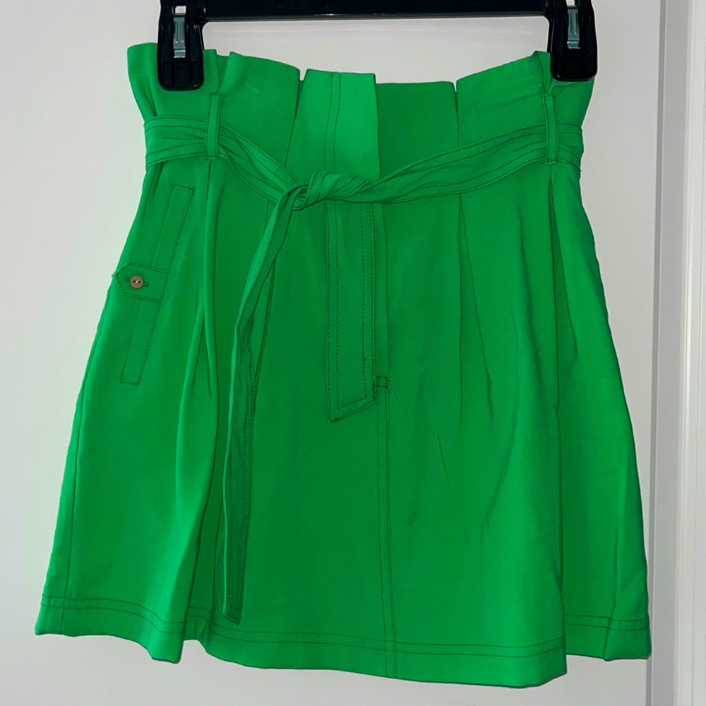 Never worn vibrant green skirt! Girls size 14!